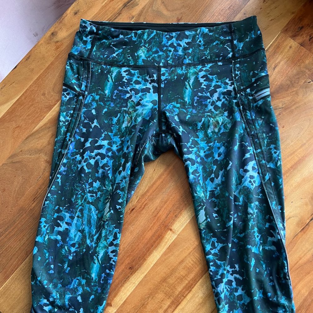 Lululemon running crops